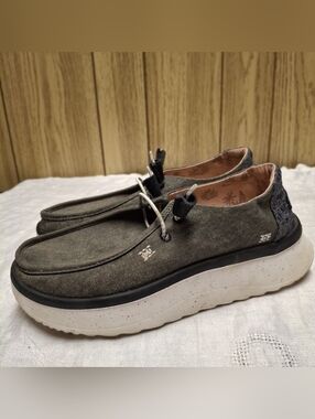 Hey Dudes- Casual- Wendy Peak Chambray- Women's Size 8 Great Condition